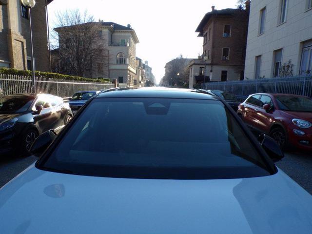 PEUGEOT 3008 Hybrid 145 e-DCS6 GT