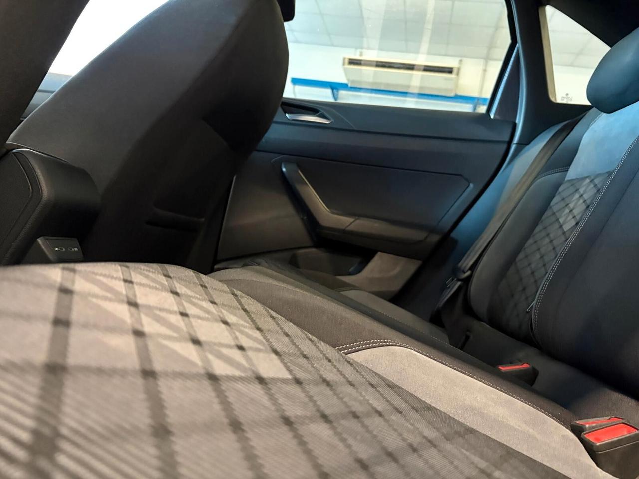 Volkswagen Taigo R-LINE Plus 1.5 TSI ACT DSG UNICO PR.
