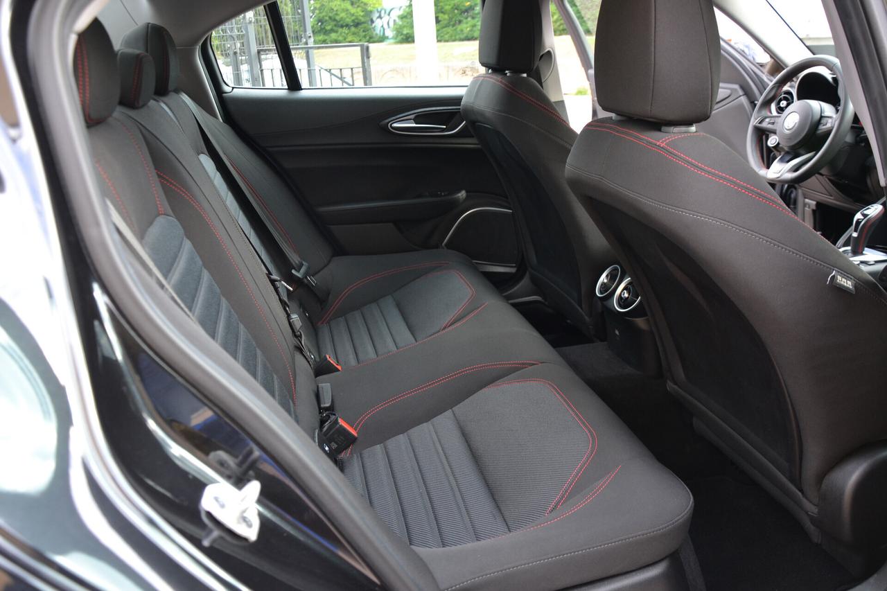 Alfa Romeo Giulia 2.0 200CV AT8 NAV LED RCAM PDC *PREZZO VERO*