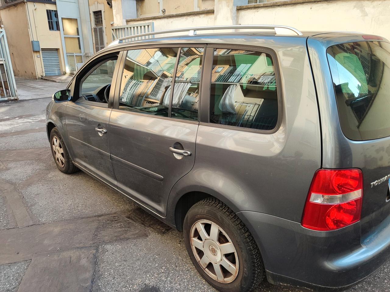 Volkswagen Touran 2.0 16V TDI DSG Highline