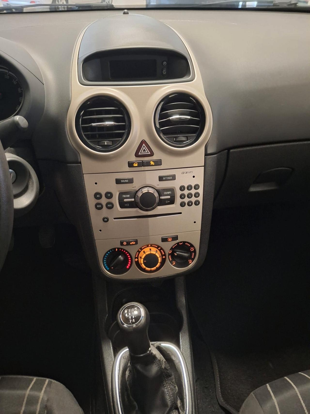 Opel Corsa 1.2 5 porte Cosmo