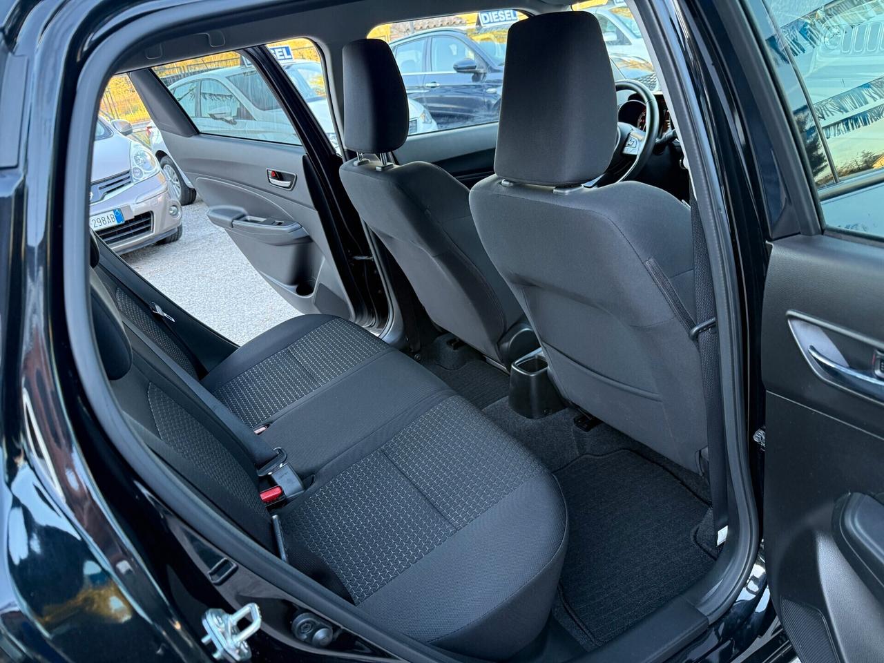 "UNA CHICCA" Suzuki Swift 1.2 Hybrid 4x4 AllGrip Top