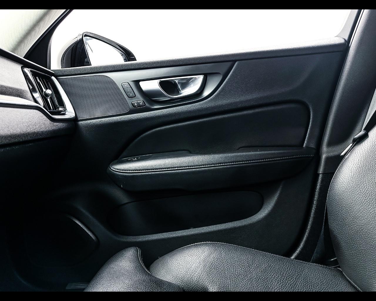 VOLVO V60 (2018-->) - V60 B4 (d) automatico Plus Dark