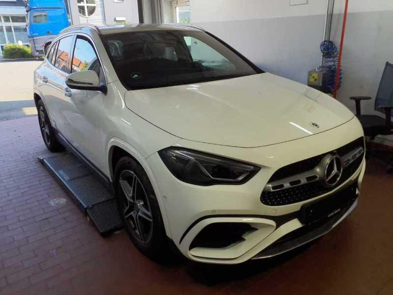 MERCEDES GLA 200 D 150CV AUTOMATIC AMG LINE PREMIUM