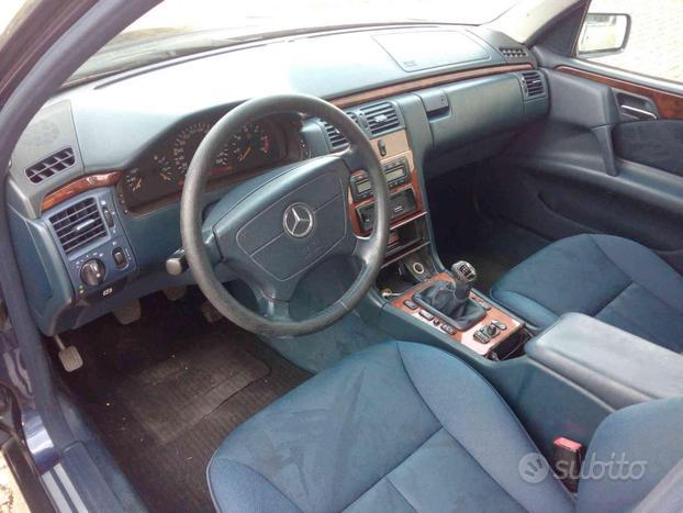 MERCEDES-BENZ E 250 turbodiesel cat Elegance