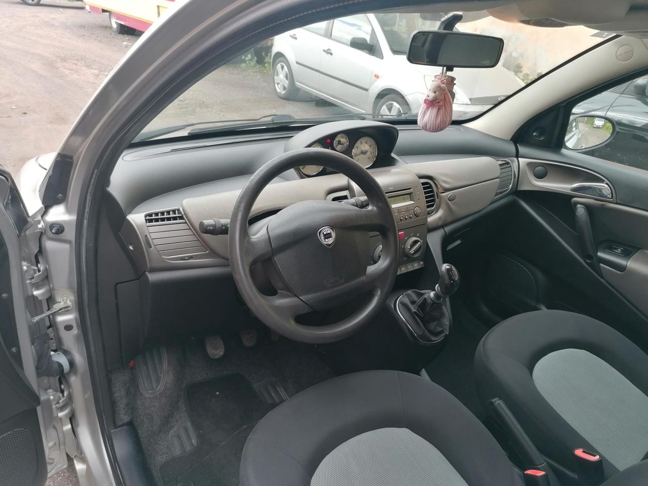 Lancia Ypsilon 1.2 16V Argento