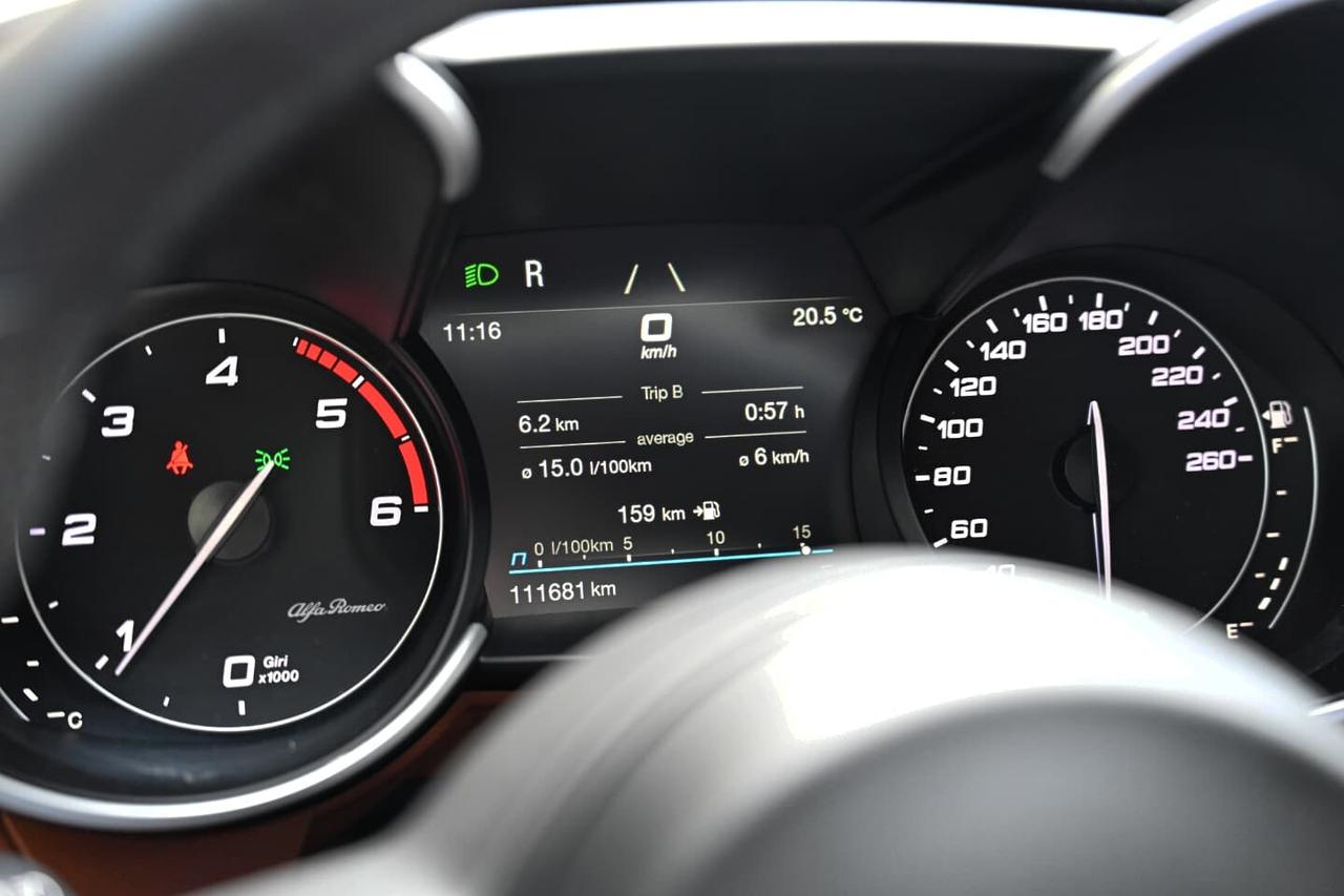 Alfa Romeo Giulia 2.2 Turbodiesel 210 CV AT8 AWD Q4 Veloce