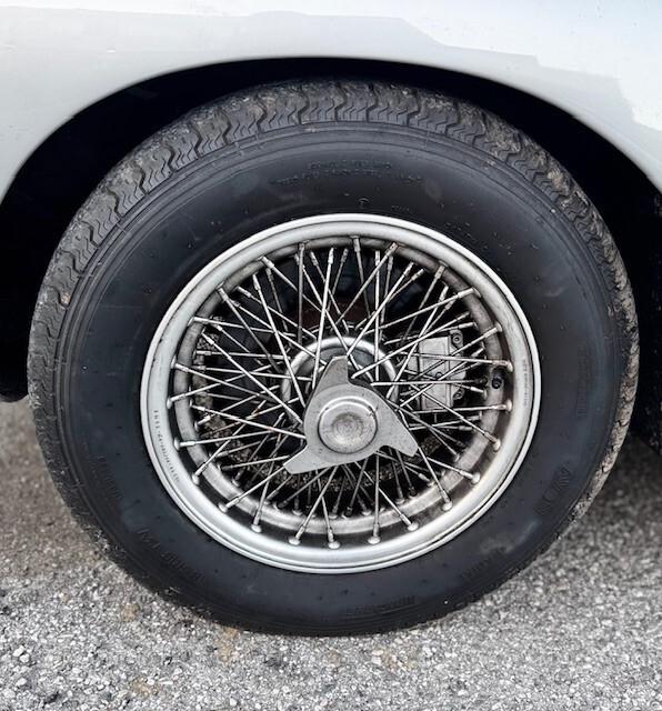 Aston Martin DB4 3.7 SUPERLEGGERA