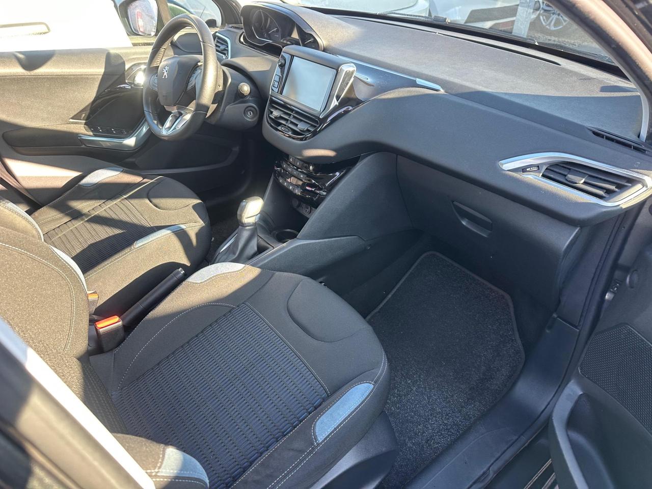 Peugeot 208 1.4 HDi 68 CV 5 porte Allure NEOPATENTATI