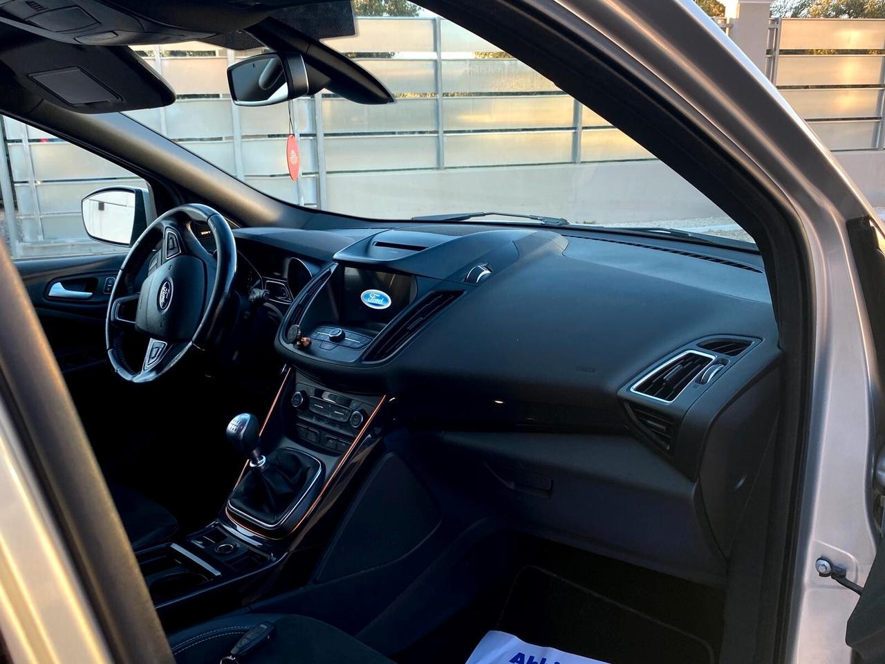 Ford Kuga 1.5 TDCI 120 CV S&S 2WD ST-Line