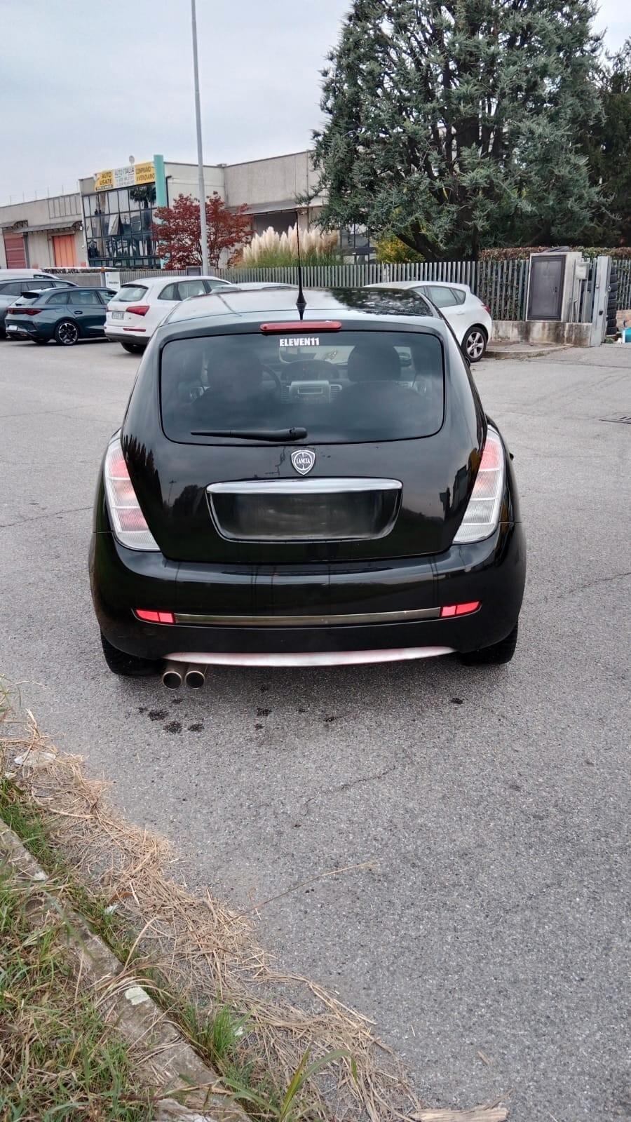 Lancia Ypsilon 1.4 16V Sport MomoDesign