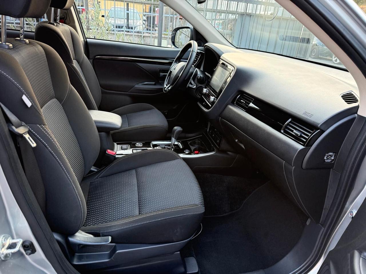 Mitsubishi Outlander 2.0 4WD GPL Bi-fuel CVT Diamond SDA 7 posti