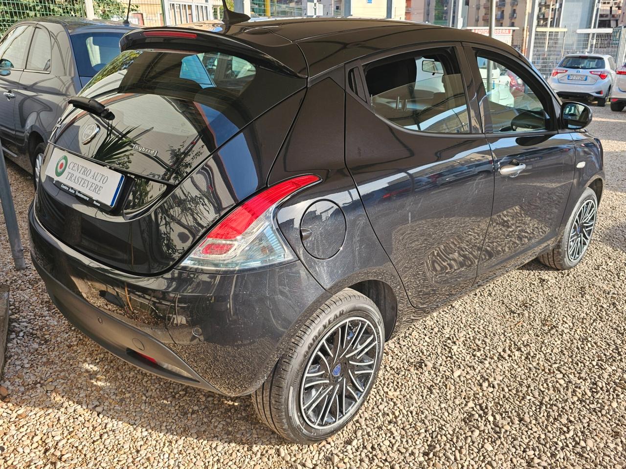 Lancia Ypsilon 1.0 FireFly 5 porte S&S Hybryd Gold