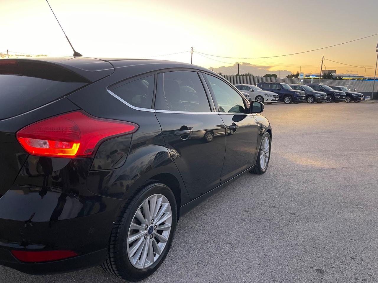 FORD FOCUS 1.0 125CV BERLINA TITANIUM FULL LED