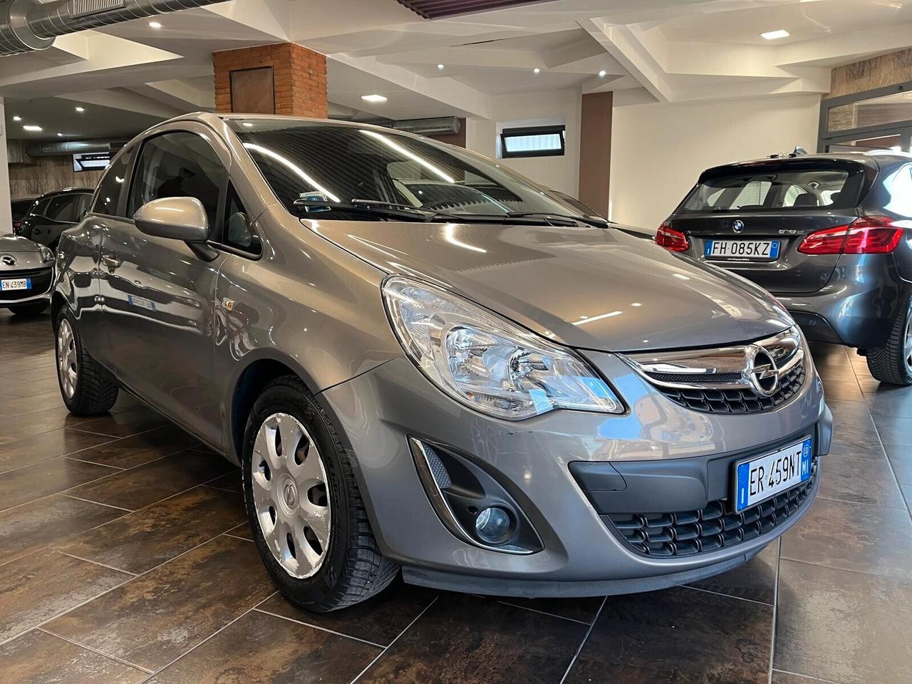 Opel Corsa 1.2 3 porte b-color