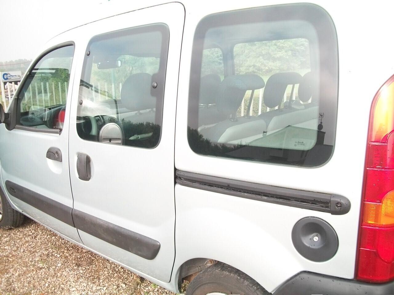 Renault Kangoo 1.598 KW 60 HP 82 BENZINA E METANO 17/12/2009 EURO 6 05 POSTI GARANZIA UN ANNO