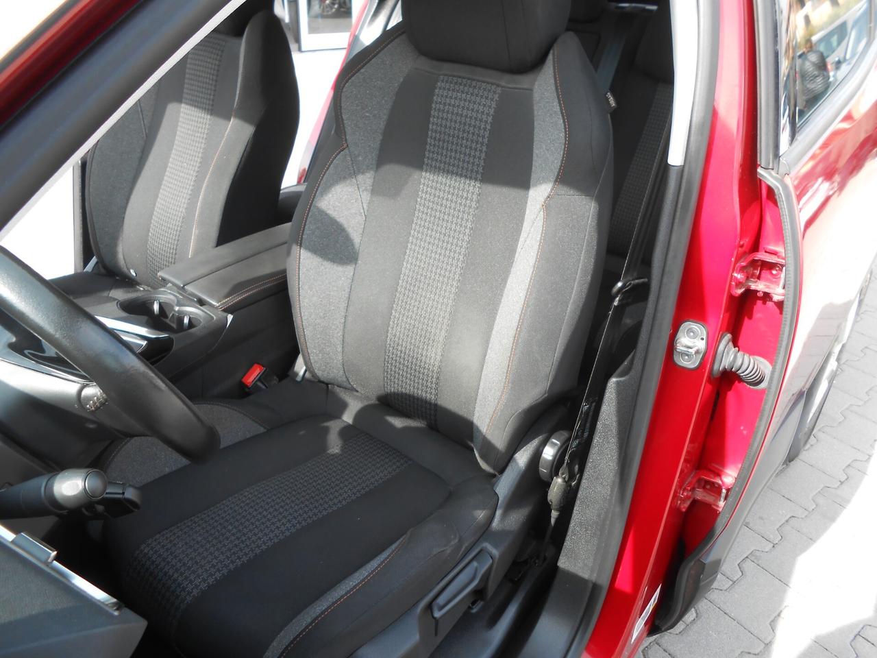 Peugeot 3008 1.5 Diesel BlueHDi 130 S&S Business