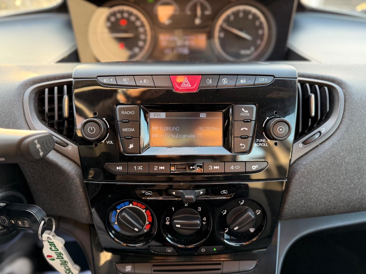 Lancia Ypsilon 1.0 FireFly 5 porte S&S Hybrid Alberta Ferretti