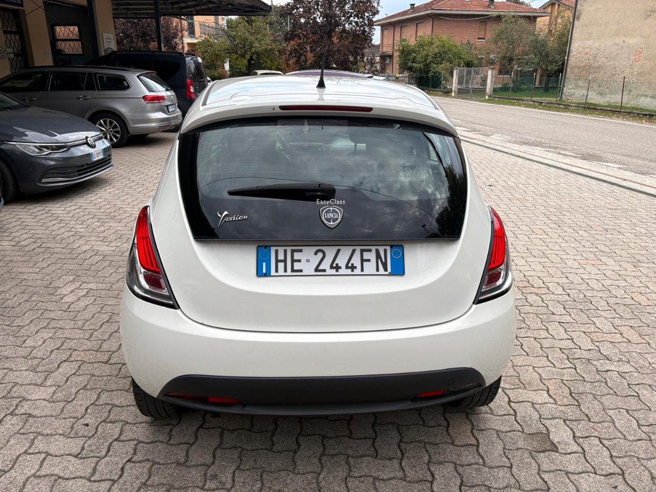 Lancia Ypsilon 5 Porte Ypsilon 1.2 8v Silver 69cv OK NEOPATENTATO