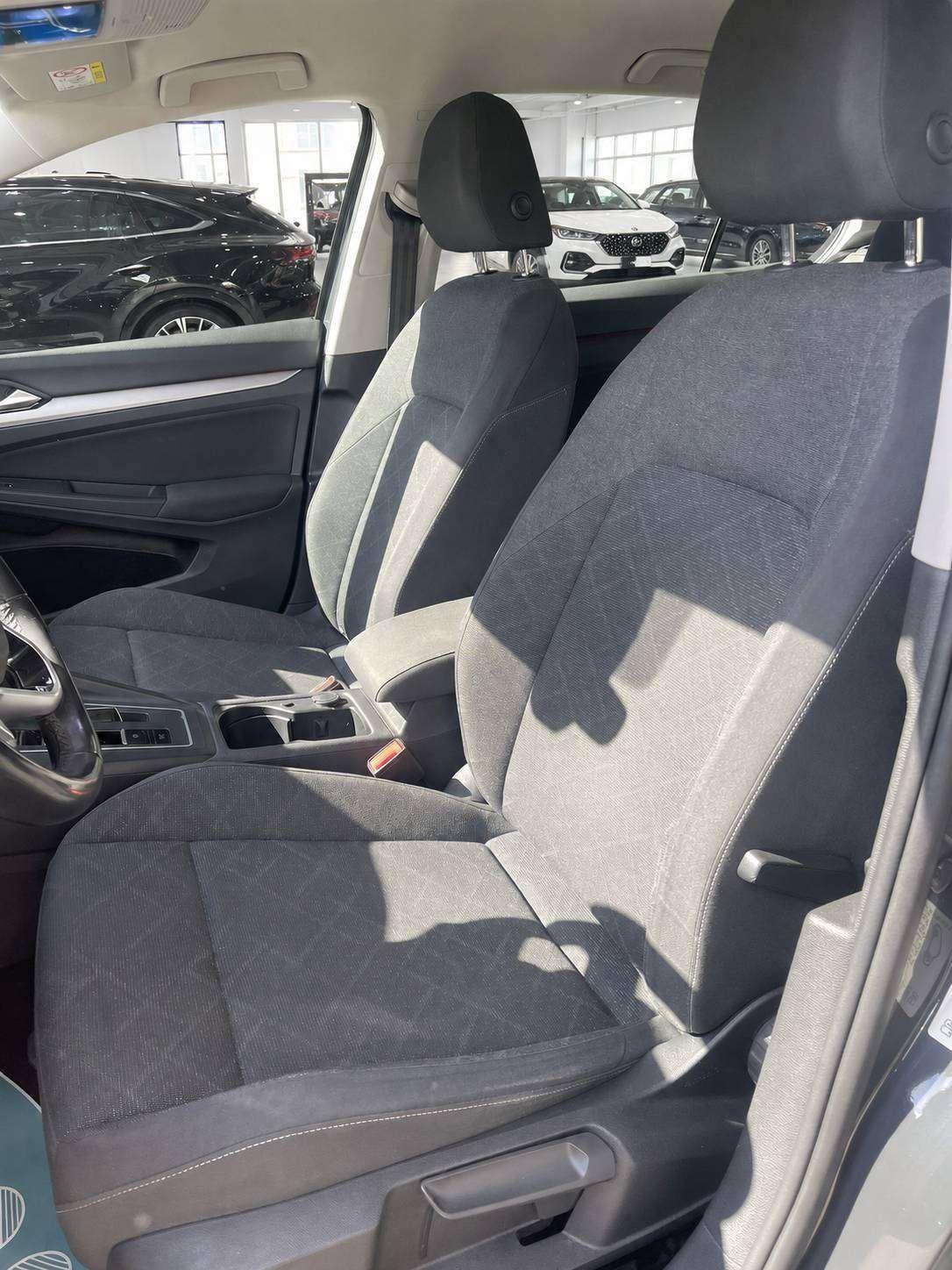 Volkswagen Golf 8 1.0 etsi evo 110CV Life dsg pronta consegna