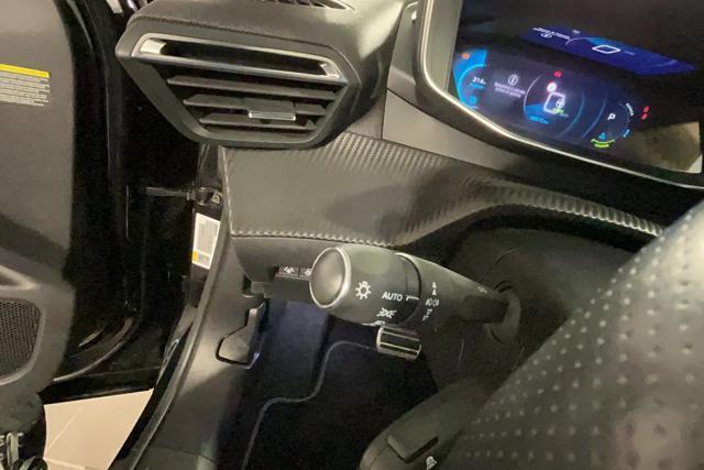 PEUGEOT 2008 motore elettrico 136 CV GT