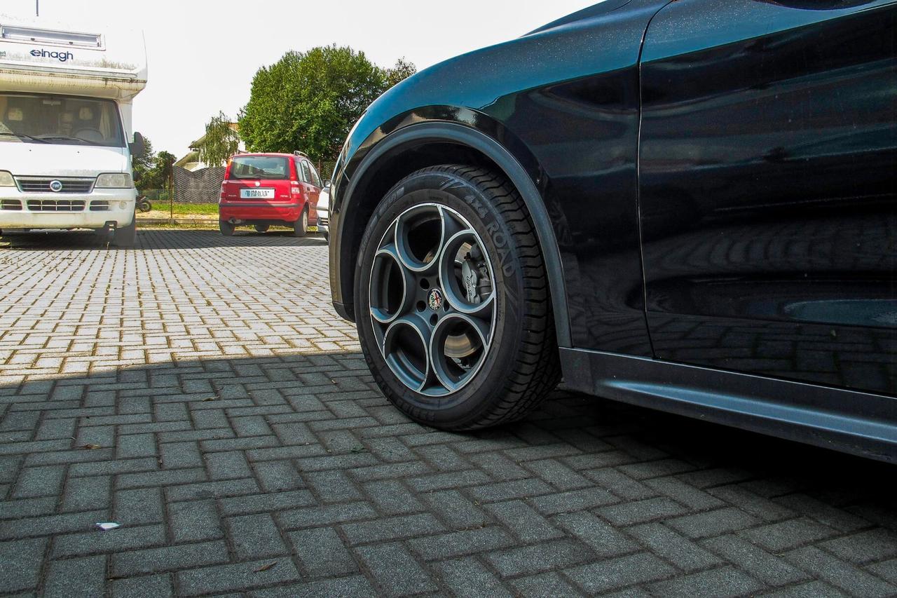 Alfa Romeo Stelvio 2.2 Turbodiesel 160 CV AT8 RWD Business