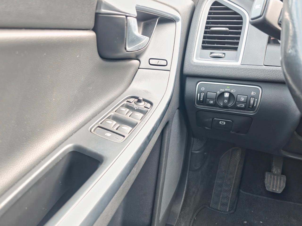 Volvo XC 60 XC60 D3 Geartronic R-design 2017-E6 Manuale