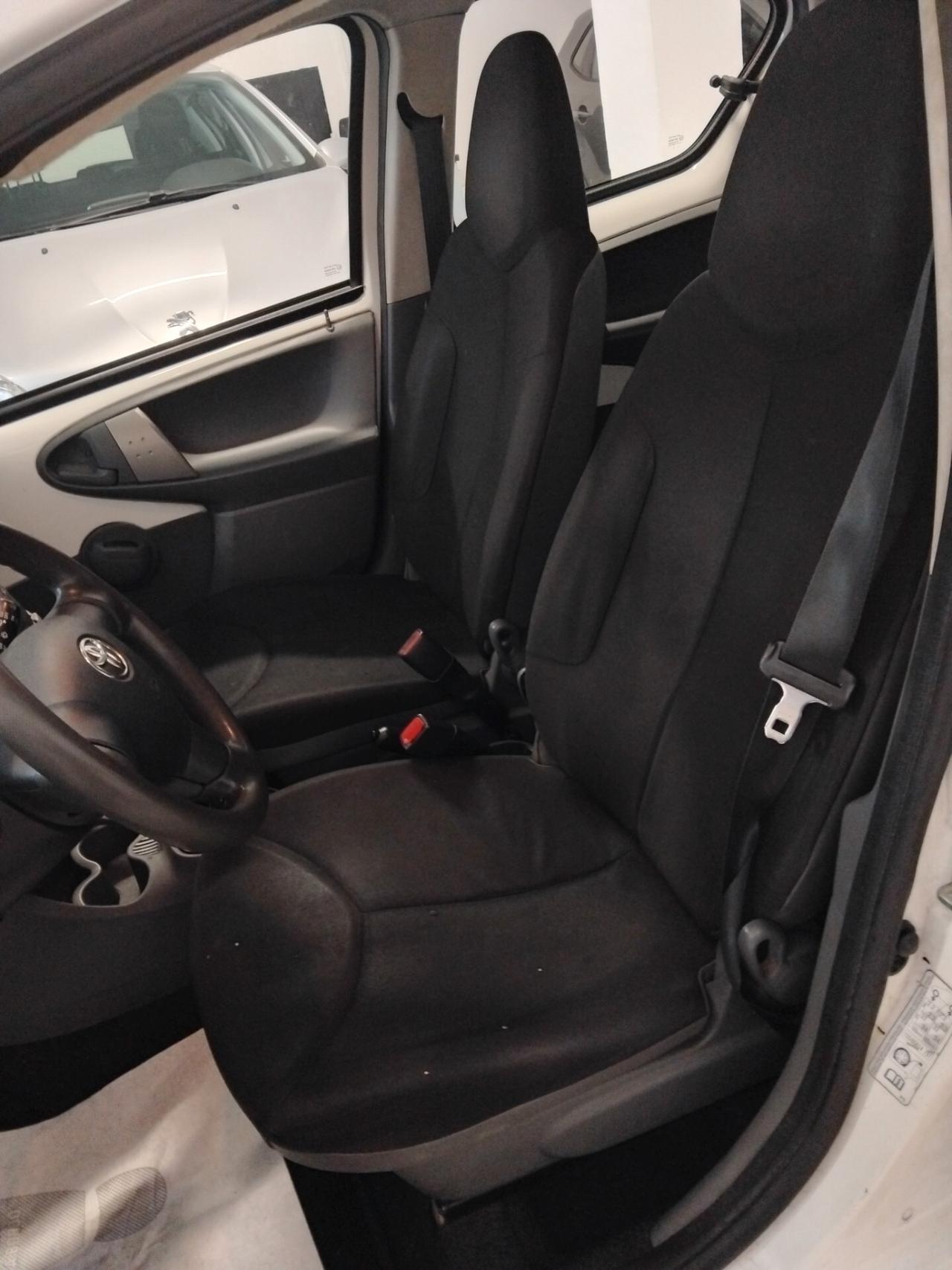 Toyota Aygo 1.0 12V VVT-i 5 porte Deep Ocean Connect