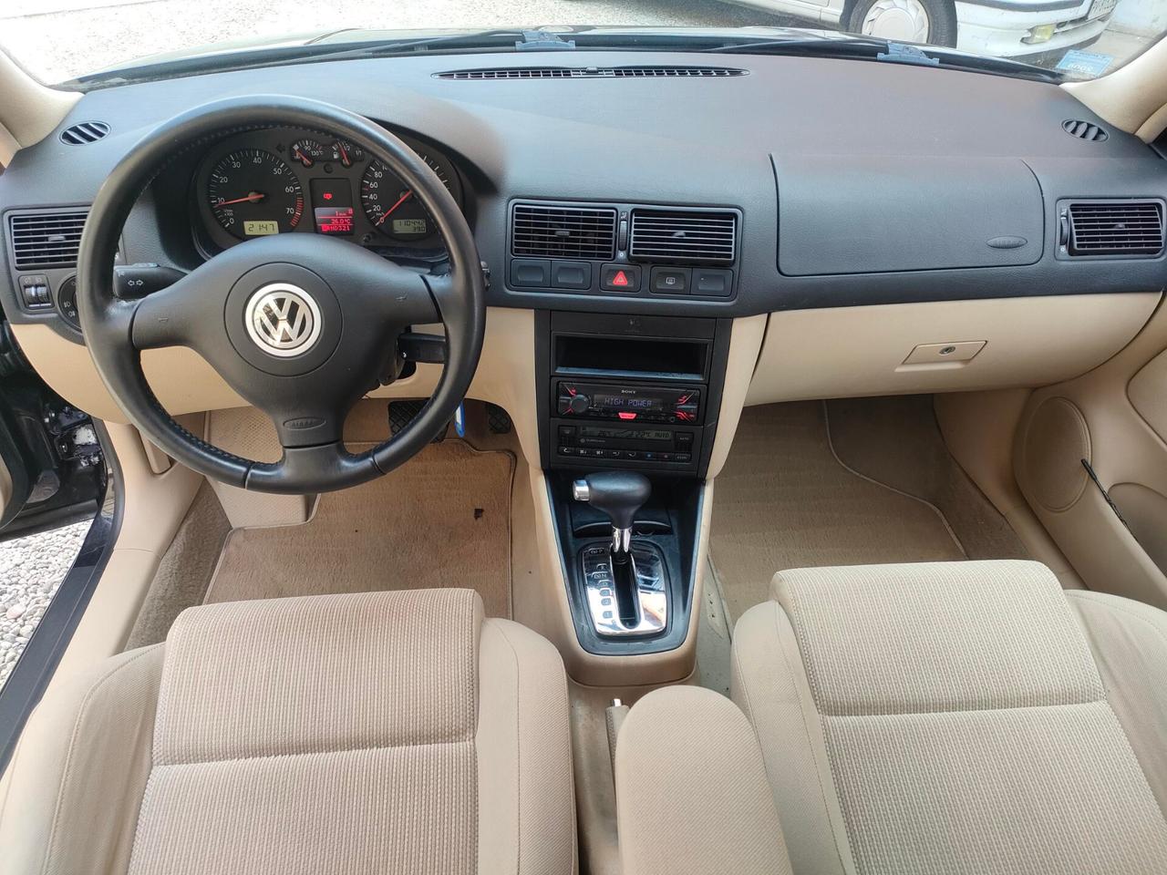 Volkswagen Golf 1.6 16V 5p. aut. Highline