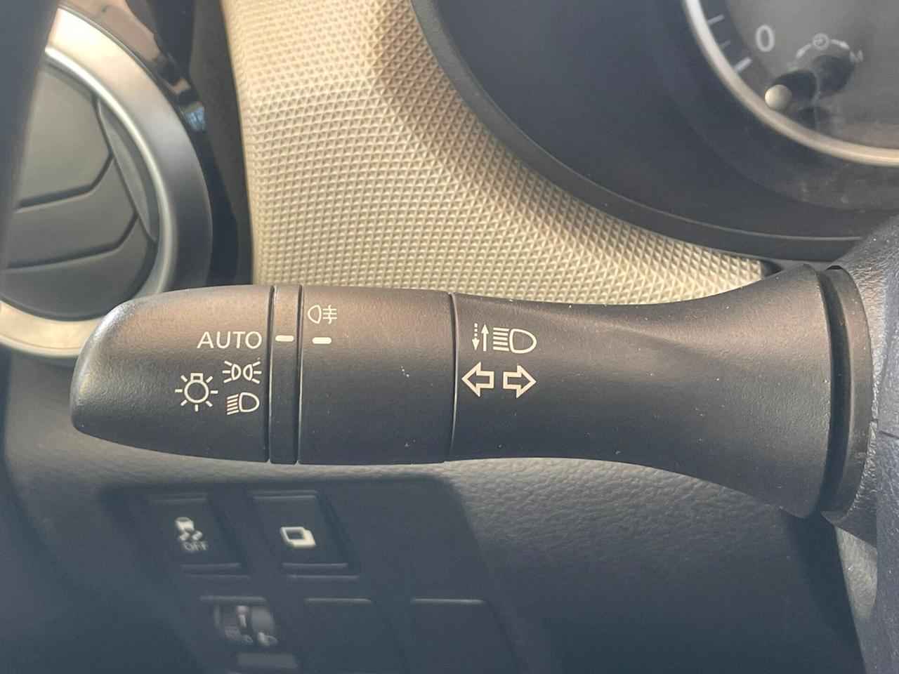 Nissan Micra 1.0L 12V 5 porte Visia