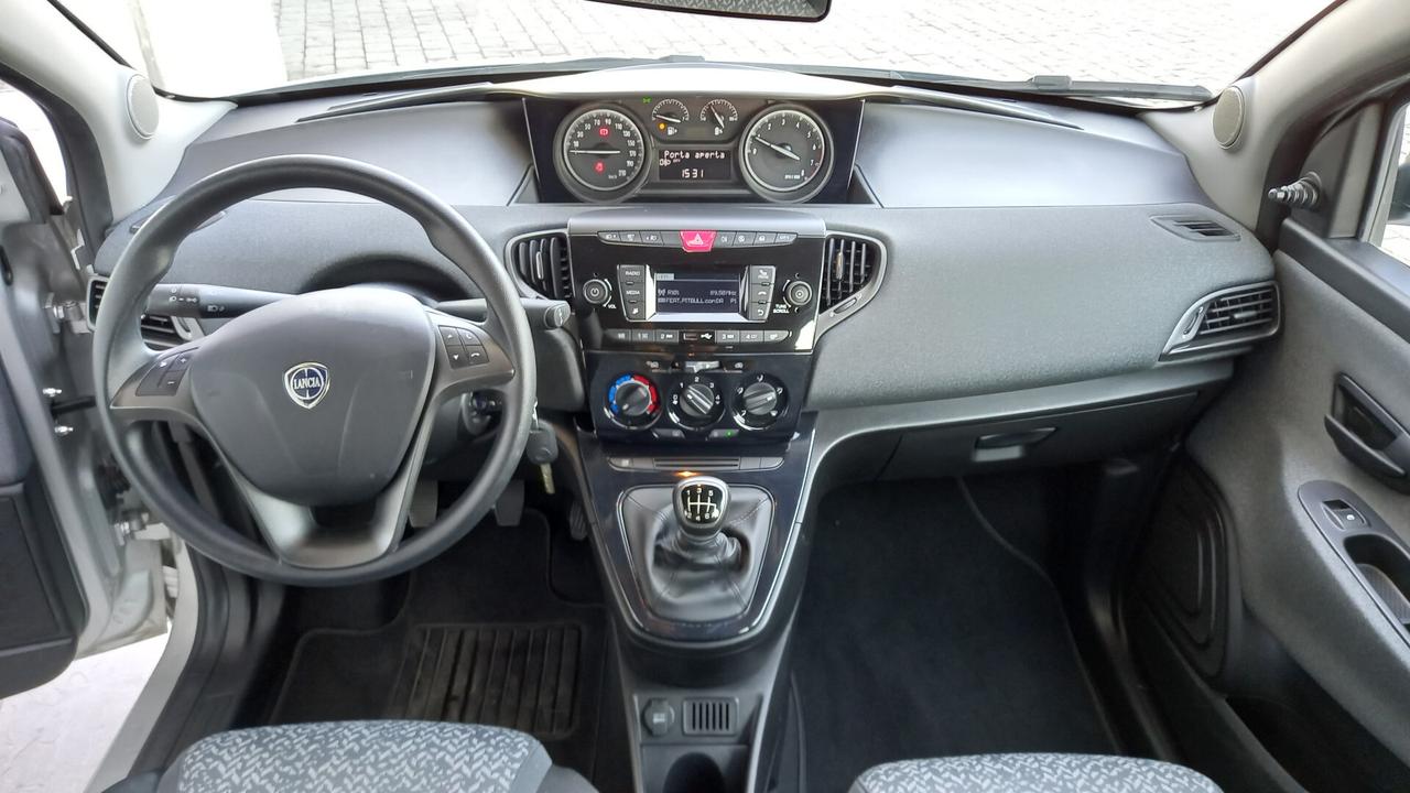 Lancia Ypsilon 1.0 FireFly 5 porte S&S Hybrid Silver