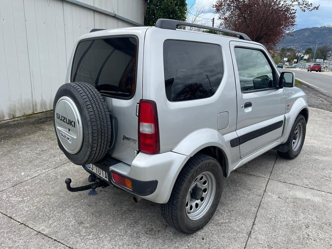 Suzuki Jimny 1.5 DDiS cat 4WD GANCIO TRAINO TAGLIANDATA 4 GOMME NUOVE