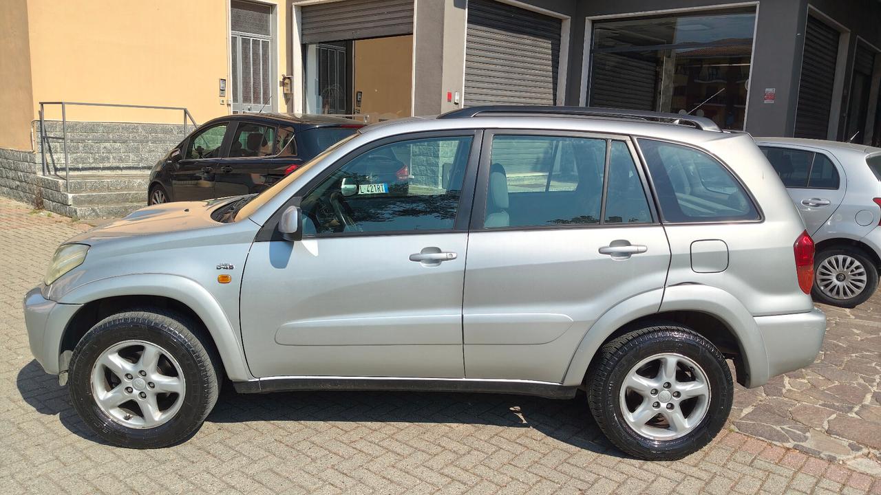 Toyota RAV 4 2.0 Tdi D-4D cat 5p Sol e Gancio