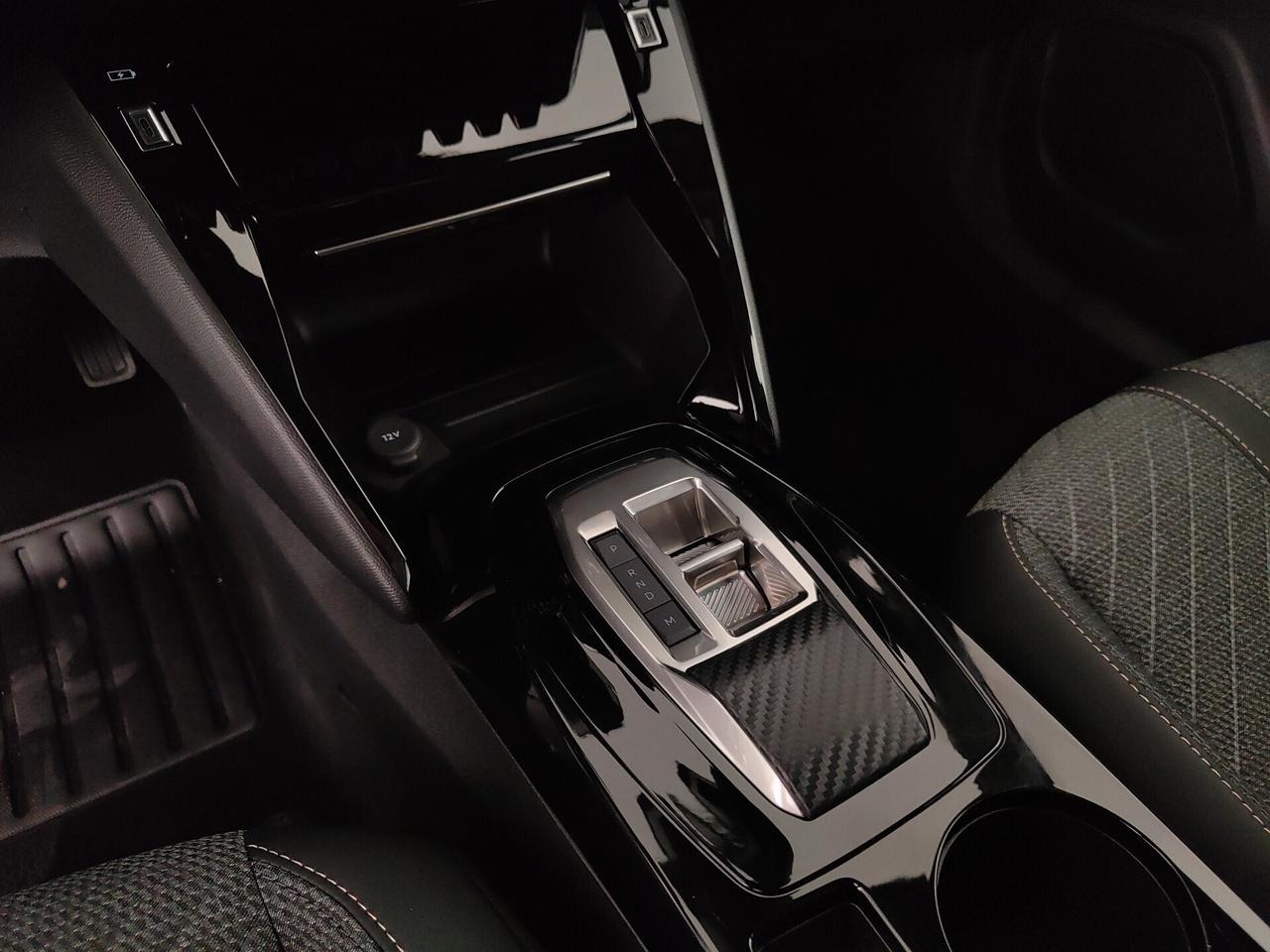 Peugeot 2008 Hybrid 145 e-DCS6 Allure