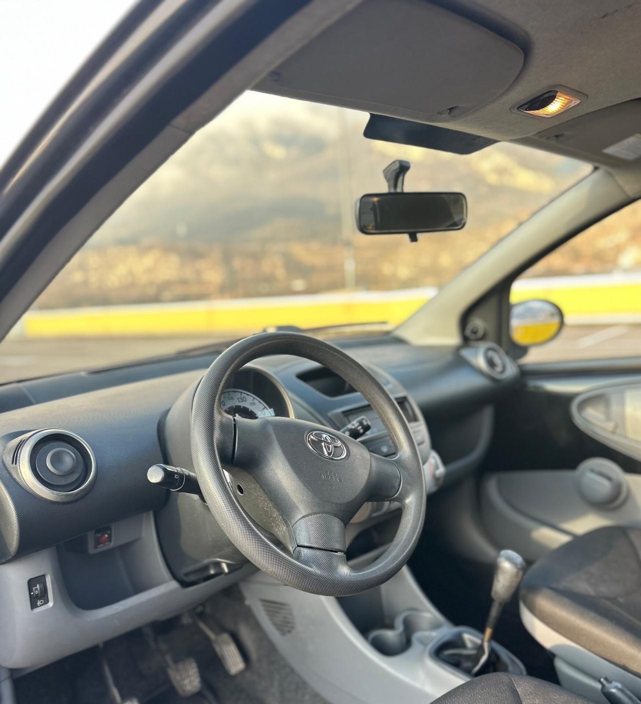 Toyota Aygo 1.0 12V VVT-i 5 porte Neopatentati