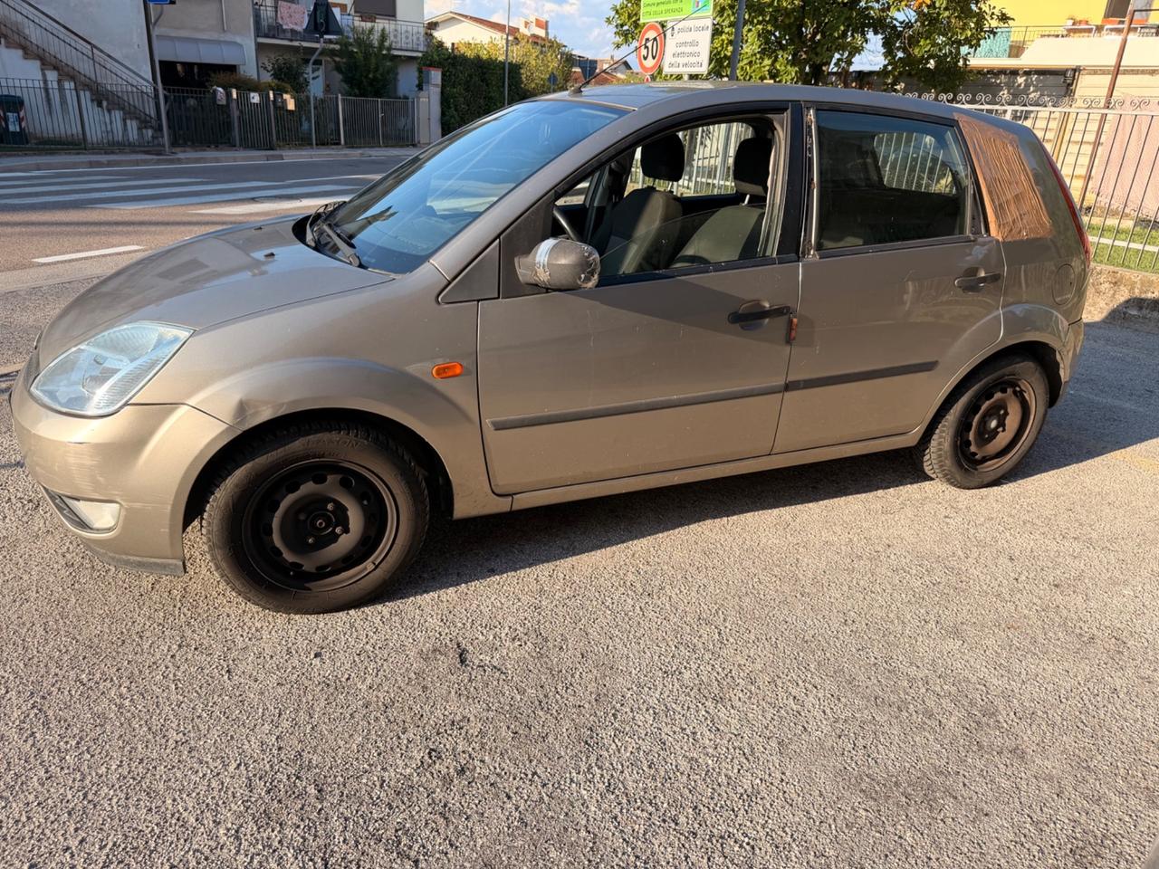 Ford Fiesta 1.2 16V 5p. Ghia