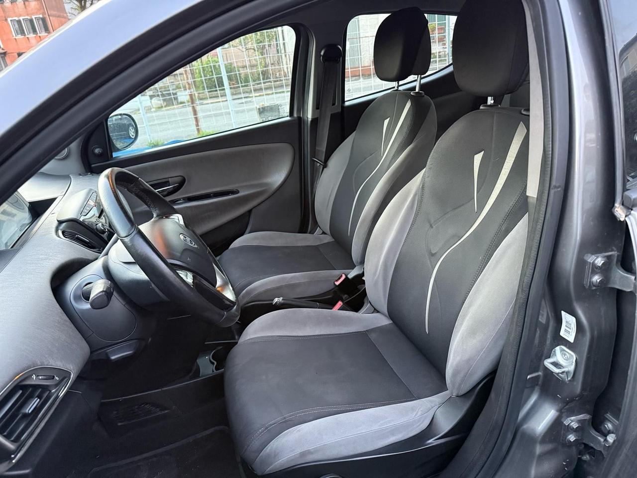 Lancia Ypsilon 1.2 69 CV 5 porte S&S Platinum