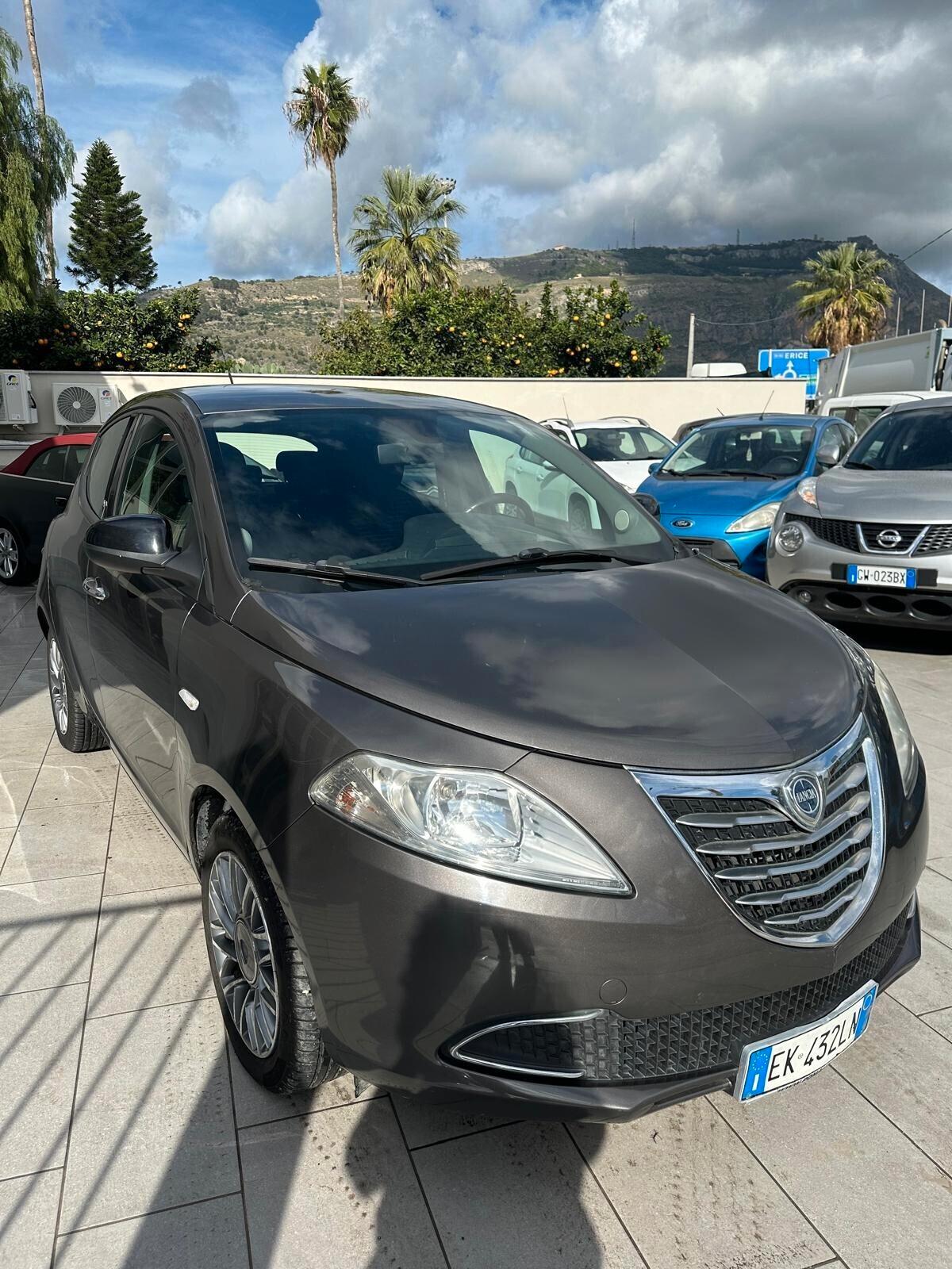 Lancia Ypsilon 1.3 MJT 16V 95 CV 5 porte S&S Silver
