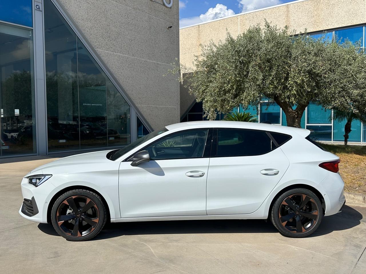 CUPRA Leon 1.5 hybrid dsg possibilità noleggio no scoring