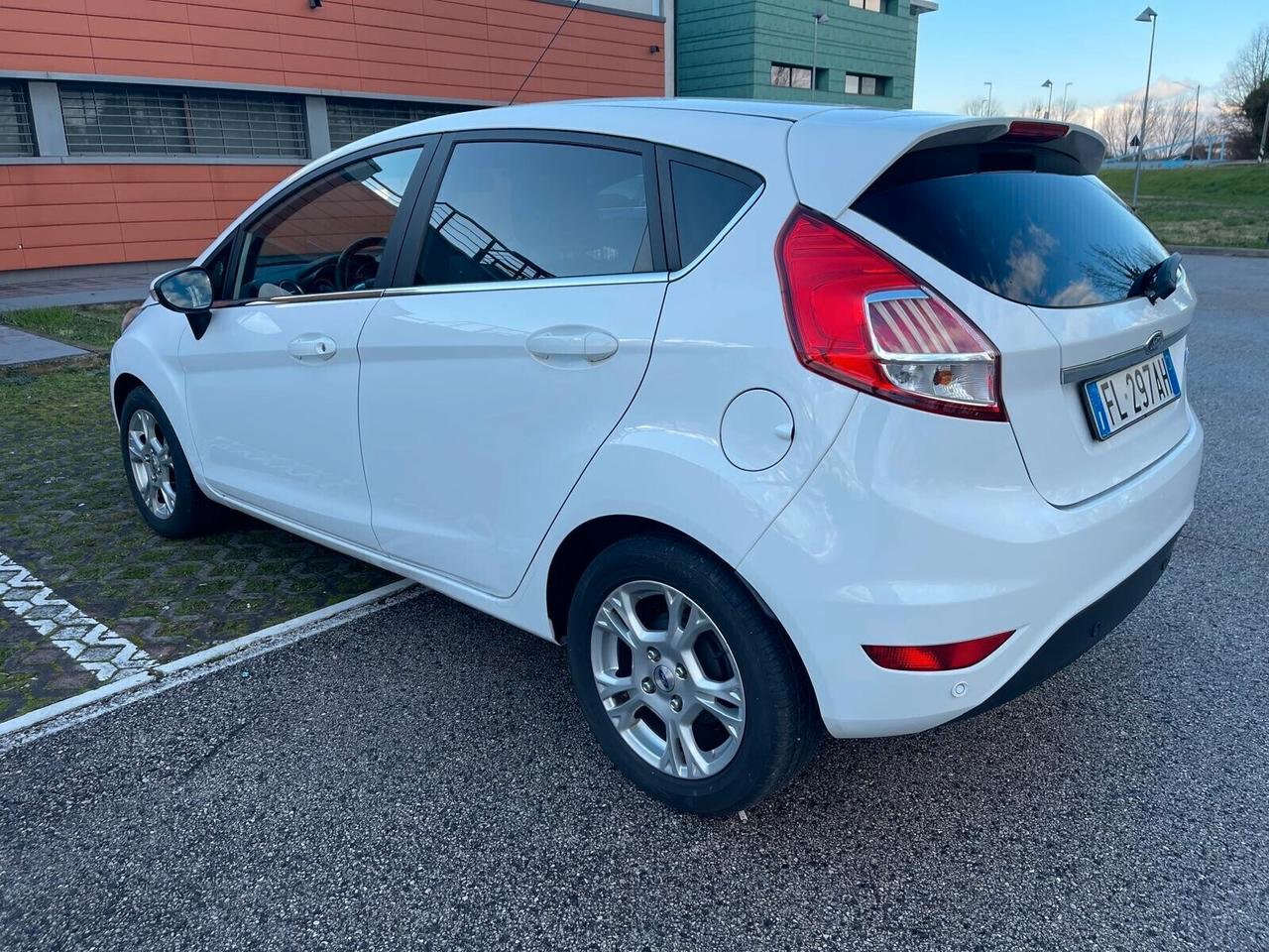 Ford Fiesta 1.5 TDCi 75CV 5 porte Black & White Edition