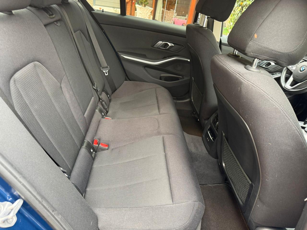 Bmw 318d 4p. mhev 48V Business Advantage