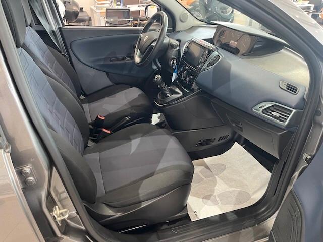 Lancia Ypsilon 1.0 firefly hybrid Silver *18.000 KM*