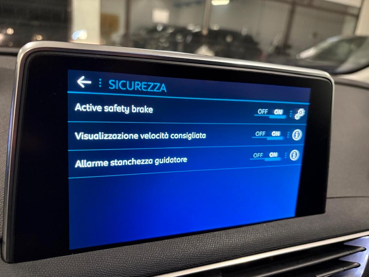 Peugeot 3008 ALLURE BlueHDi 130 EAT8 SPOTICAR