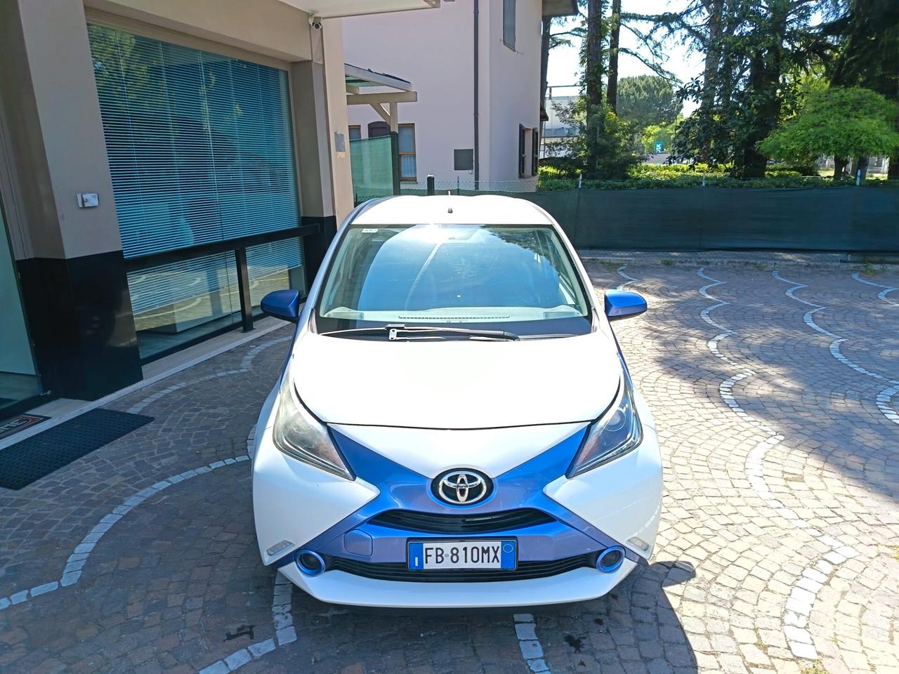 Toyota Aygo 1.0 VVT-i 69 CV 5 porte x-cool
