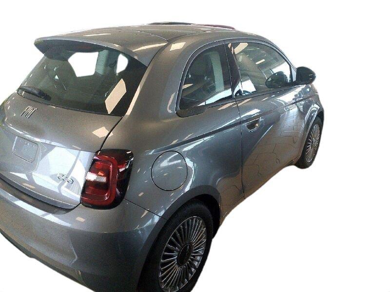 FIAT 500e 500 Nuova 500 Hatchback My23 La Nuova 500 - 320 Berlina