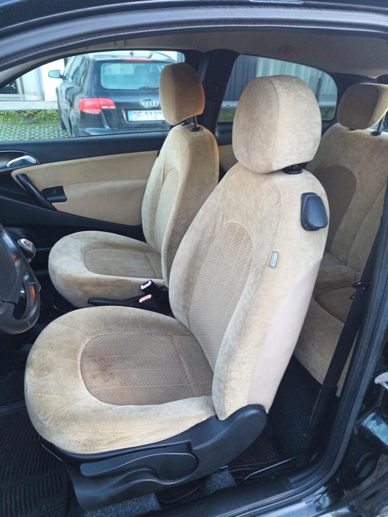 Lancia Ypsilon 1.2 69 CV Unyca