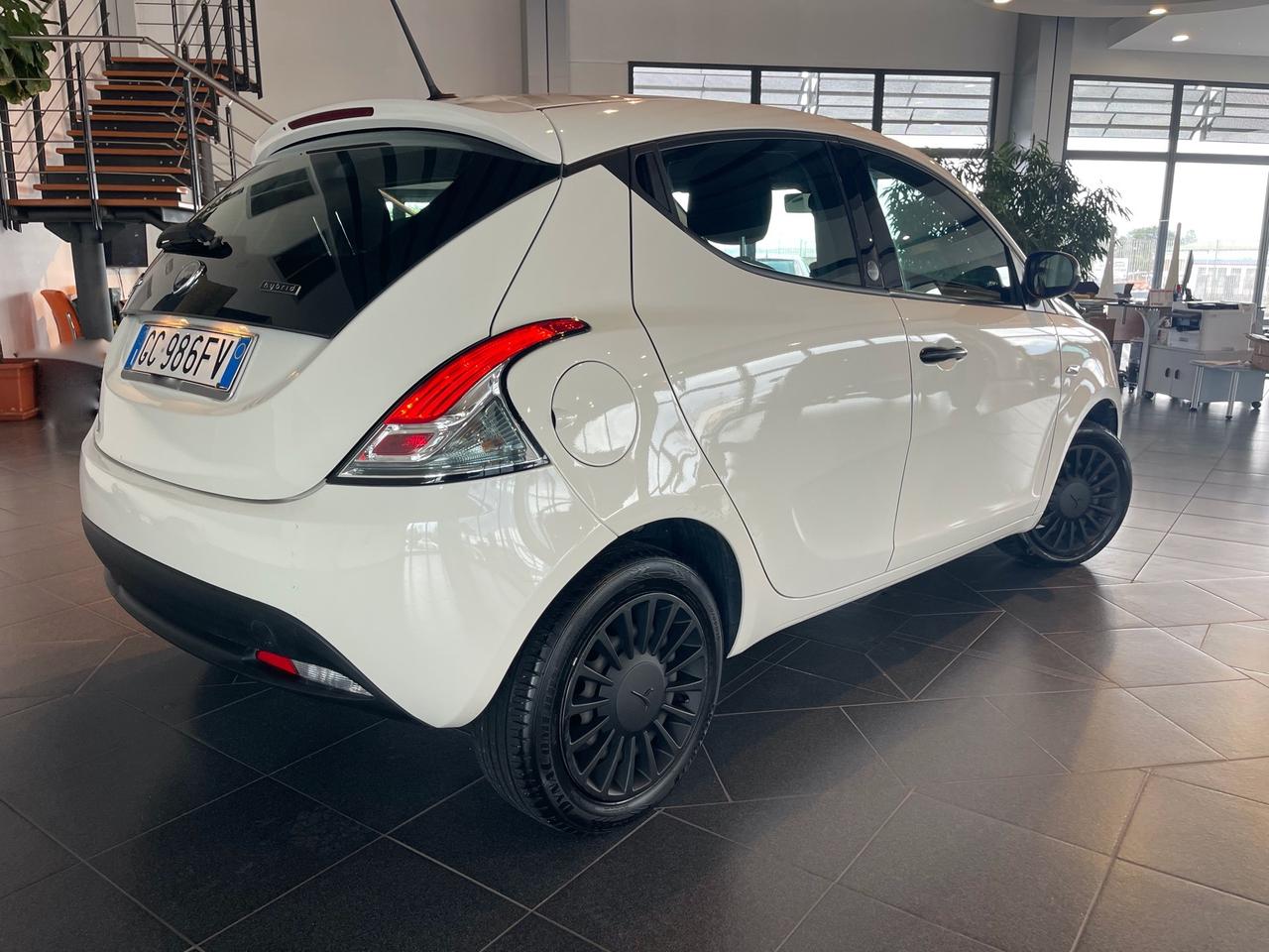 Lancia Ypsilon 1.0 FireFly 5 porte S&S Hybrid Ecochic Silver my21"