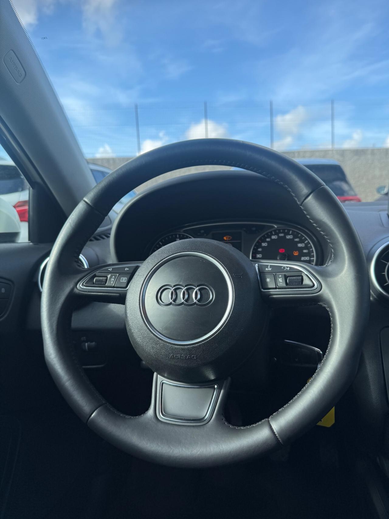 Audi A1 1.6 TDI,5 porte,LED diurni,Bluetooth,comandi al volante,ecc.