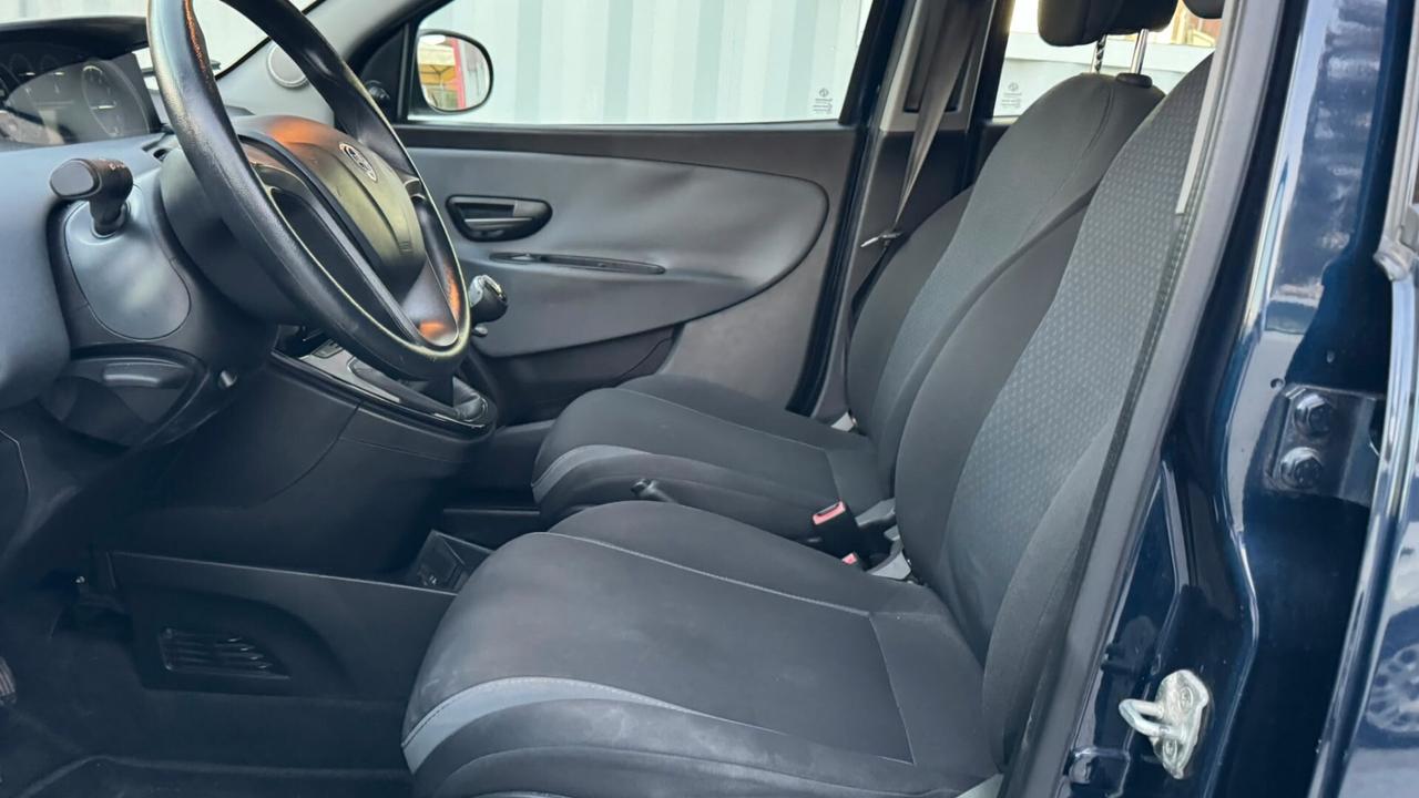 Lancia Ypsilon 1.2 69 CV 5 porte Elefantino