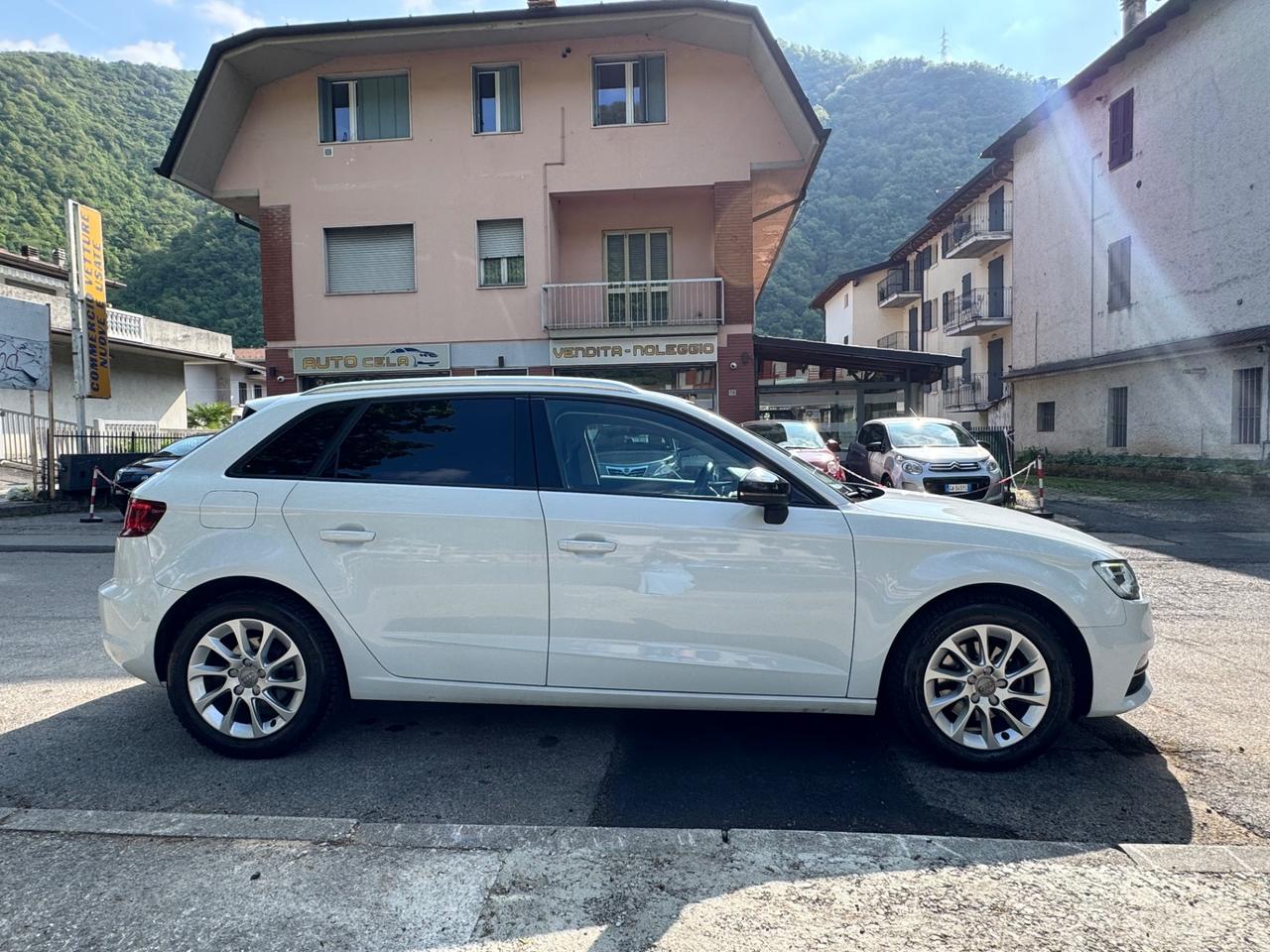 Audi A3 SPB 1.6 TDI Sport - SENSORI PER IL PARCHEGGIO - VETRI OSCURATI